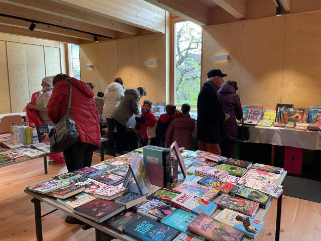 Buchausstellung_2024_Büchertisch